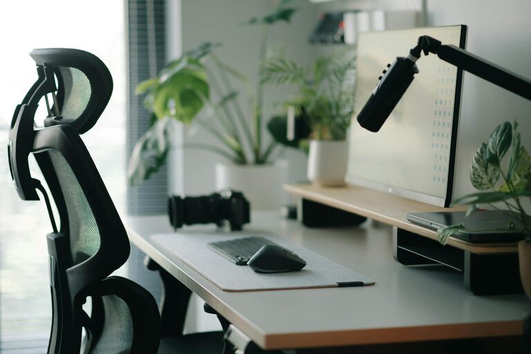 Les meilleures techniques pour organiser un espace de travail à la maison efficace et agréable