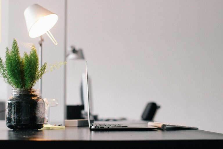 Conseils pratiques pour aménager un espace de travail à domicile efficace