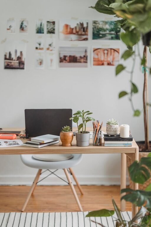 Les meilleures astuces pour organiser un espace de travail à la maison efficace et agréable